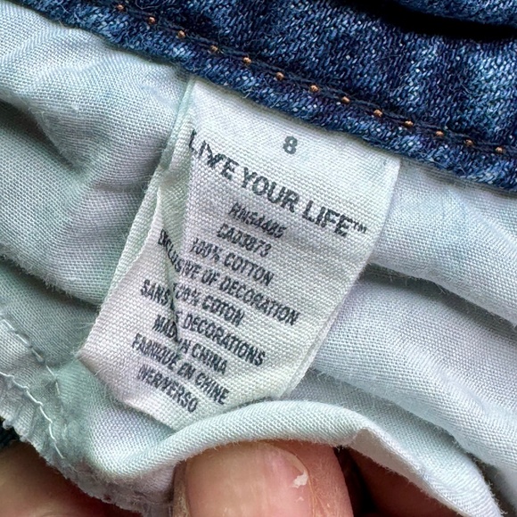 American Eagle Mid-rise fit Distressed Denim Medium Wash Cutoff Shorts Size 8 - Picture 8 of 13